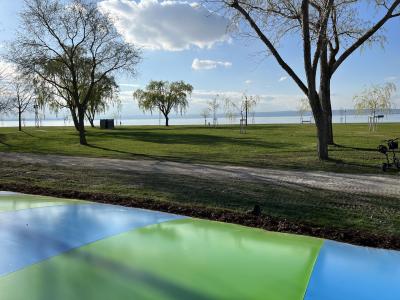 Der größte Hüpfpolster Österreichs im Strandbad Podersdorf